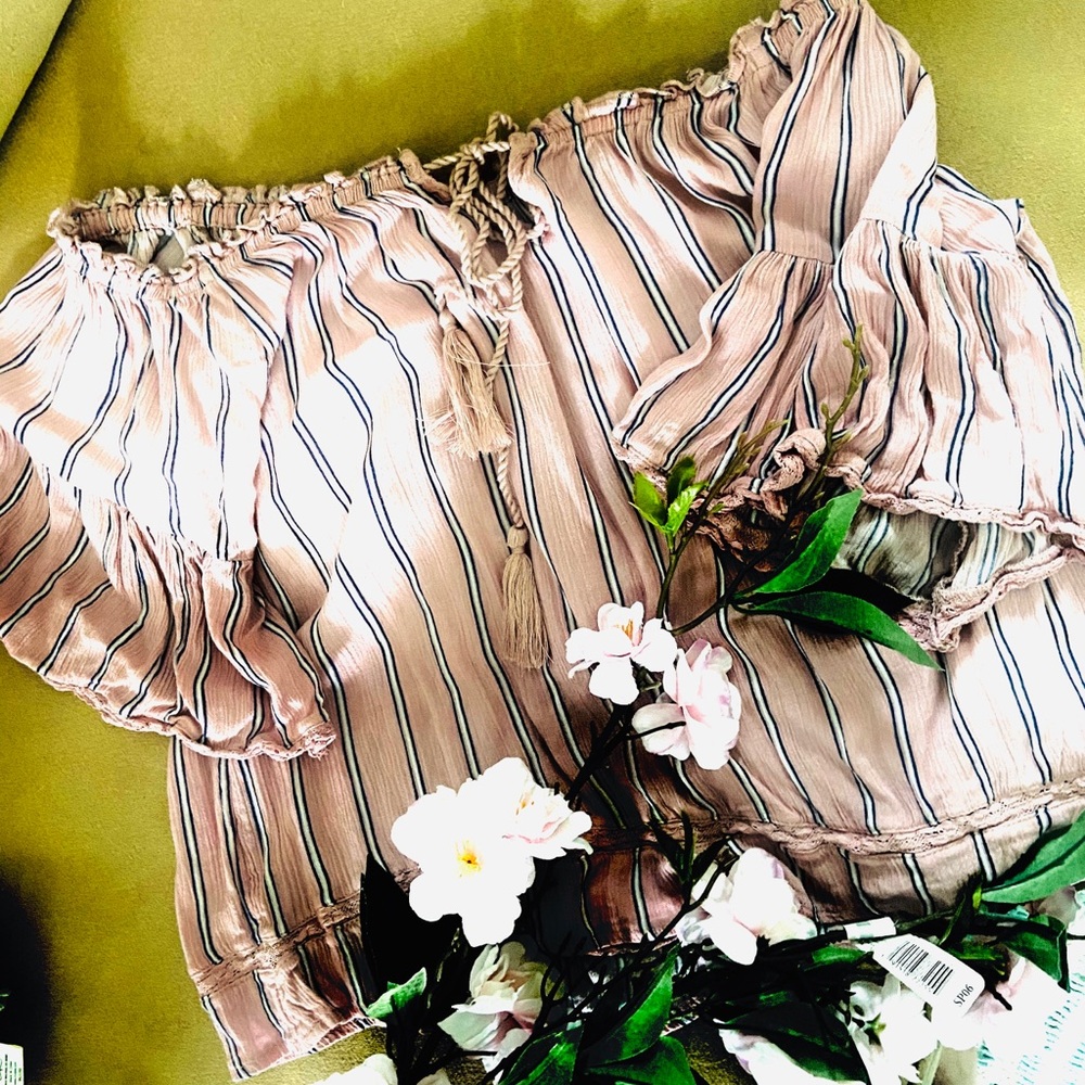 Cute off the shoulder semi-crop top